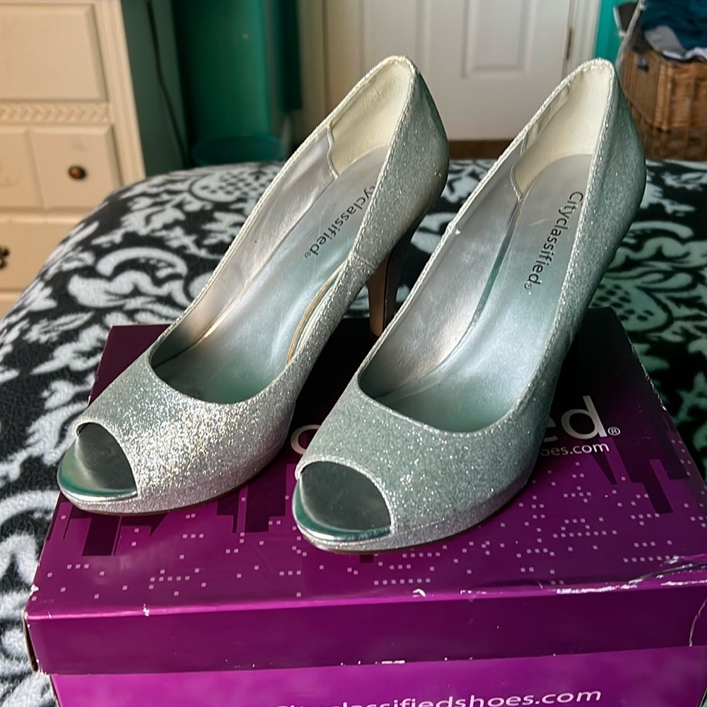 City classified heels.  Excellent condition
